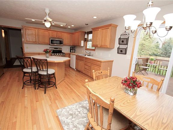3rd image of 325 Halifax Ln