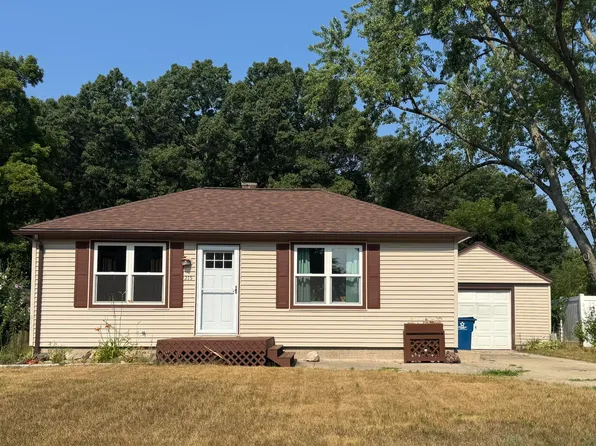 215 S Fruitport Rd, Spring Lake, MI 49456