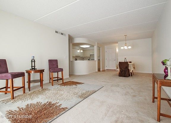 4th image of 3900 W Bryn Mawr Ave APT 204