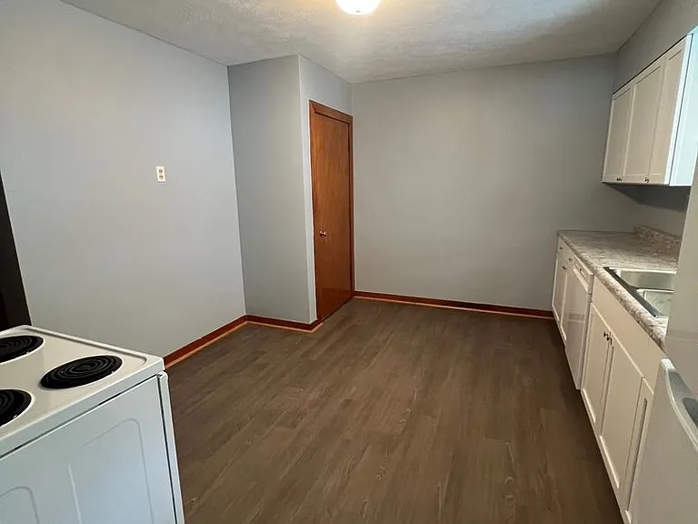 1030 N Macarthur Blvd — Photo 5