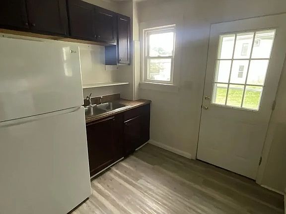 4th image of 125 Linden Ave Unit 1