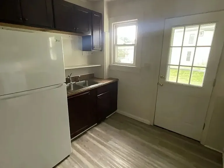 125 Linden Ave #1 — Photo 4