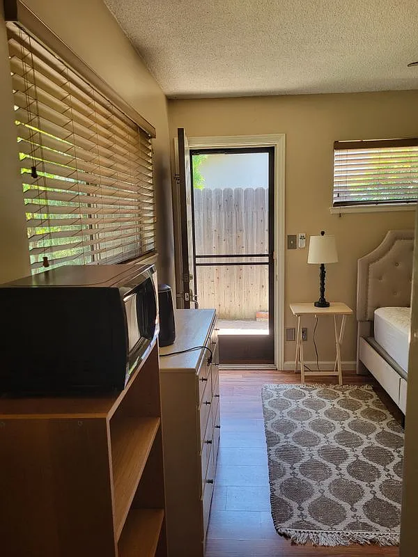 1 bed, 1.0 bath, 200 sqft, $1,375 — Photo 3