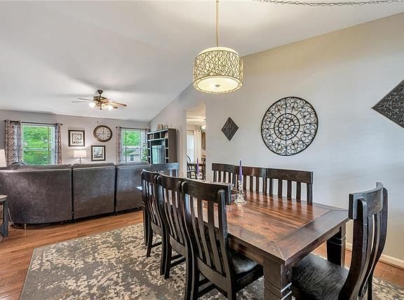 3rd image of 2824 Milburn Acres Ct