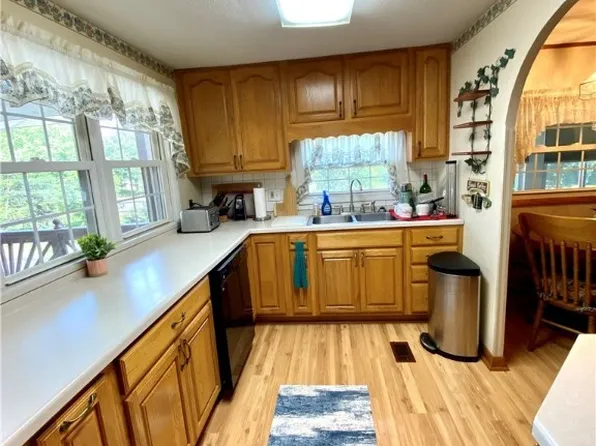 5211 Flatwoods Rd, Ravenswood, WV 26164