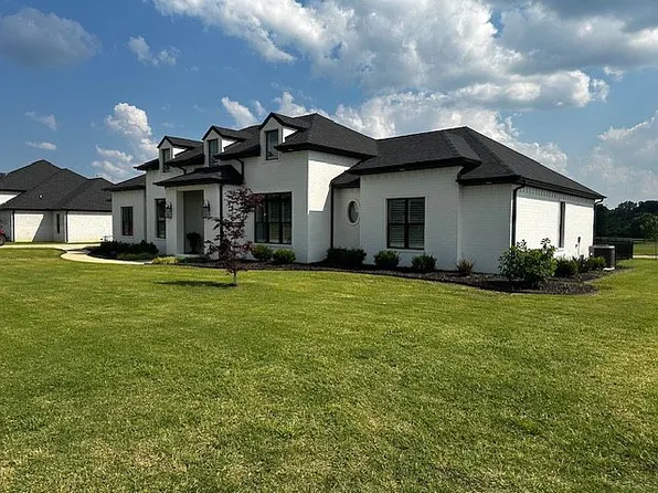 110 Country Club Dr, Mountain Home, AR 72653