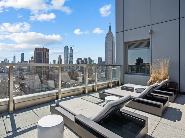 325 Lexington Avenue image 9 of 11