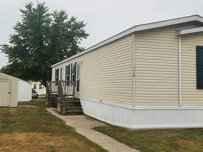 Broadview Estates — Photo 25