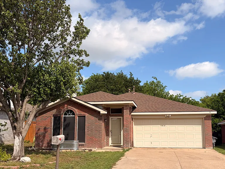 2521 Ensenada Ln — Photo 1