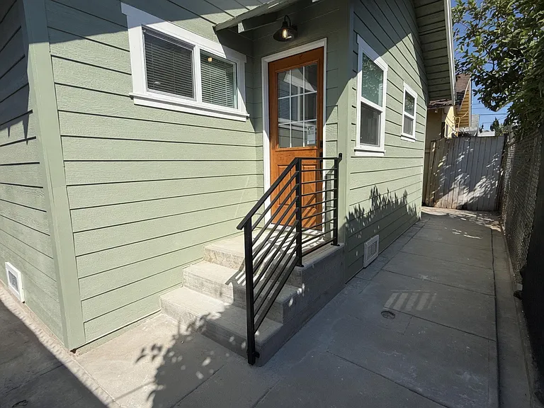 824 Aragon Ave — Photo 13