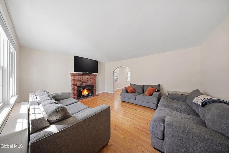 3rd image of 508 Bloomingrove Drive
