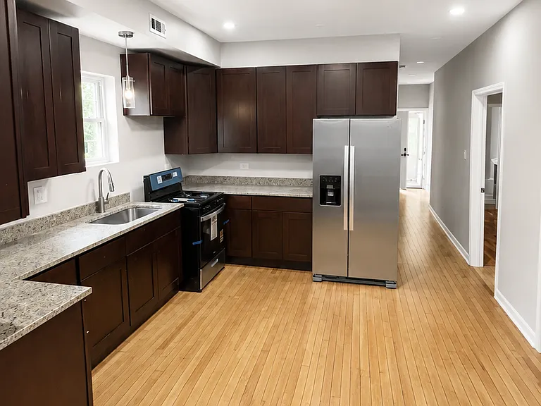 3 bed, 2.0 bath, 1250 sqft, $2,200 — Photo 14