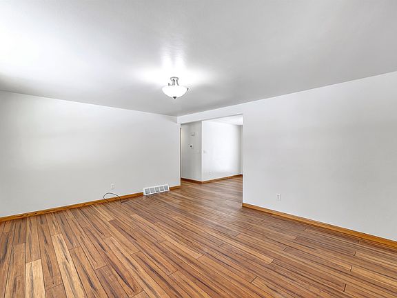 2nd image of 2801 Meadow Flower Ln