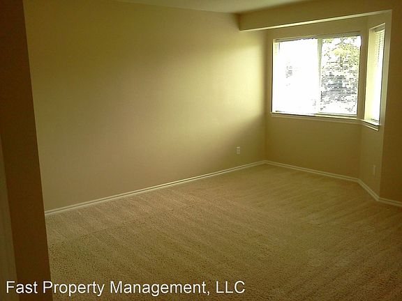 5th image of 922 Orchid Pl #102
