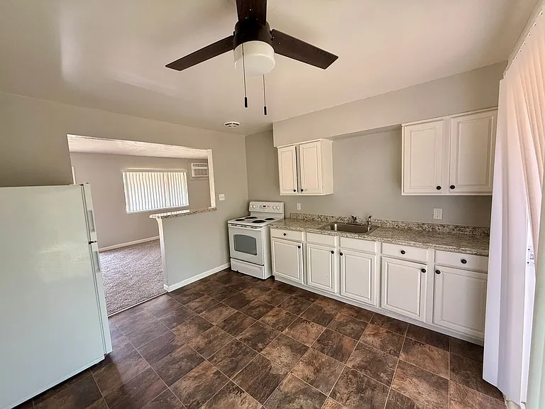 Parkside Apartments — Photo 11