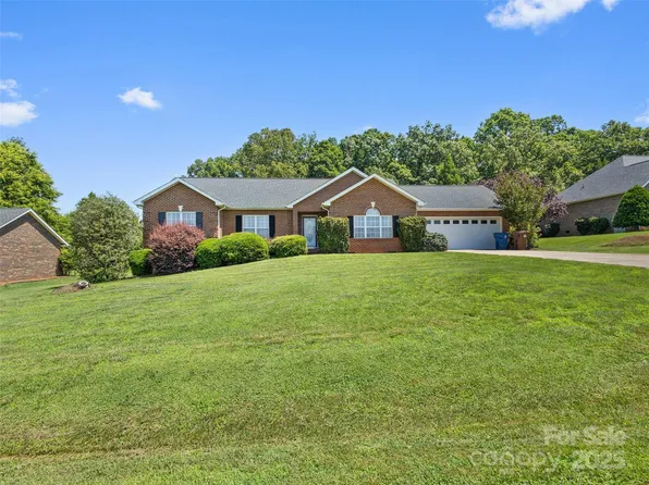 3906 Brickfield St, Hickory, NC 28602