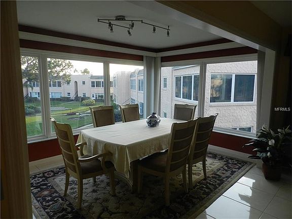 5th image of 208 Elmwood Cir
