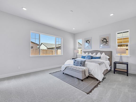 4th image of 760 Lodge Way
