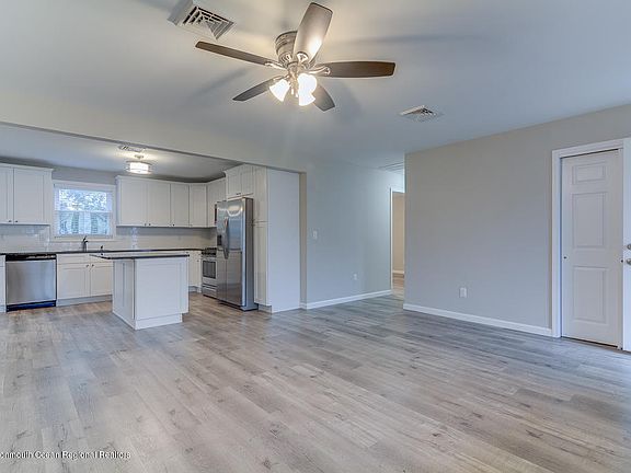 4th image of 160 Northumberland Dr