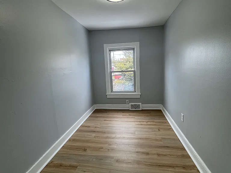 111 Henry St — Photo 16