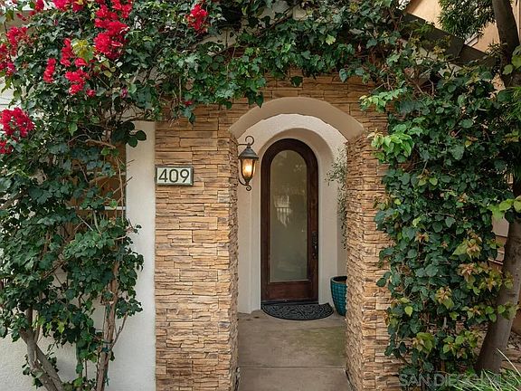 3rd image of 409 N Cedros Ave