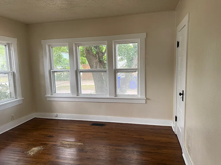 418 N Crawford Ave — Photo 21