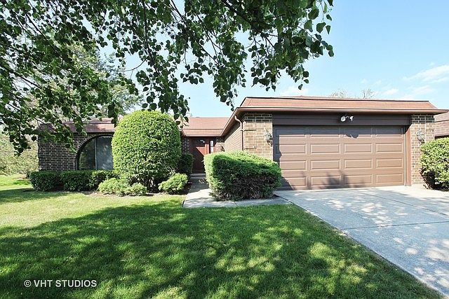 1st image of 225 Arrowwood Dr