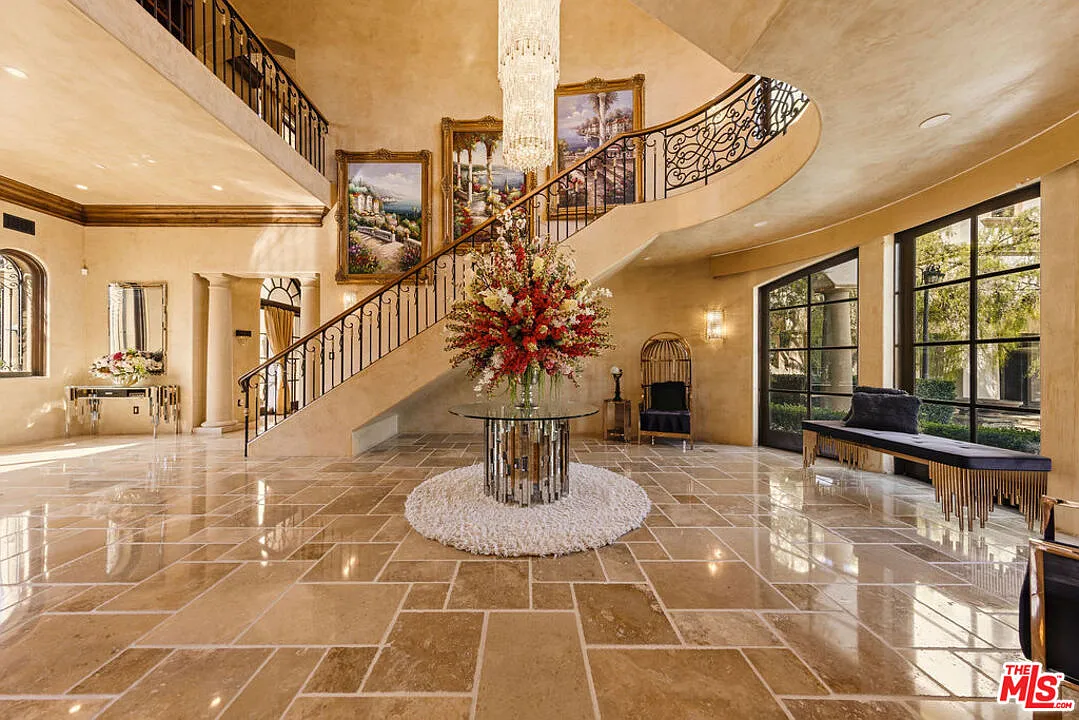 6 bed, 7.5 bath, 15000 sqft, $100,000 — Photo 4