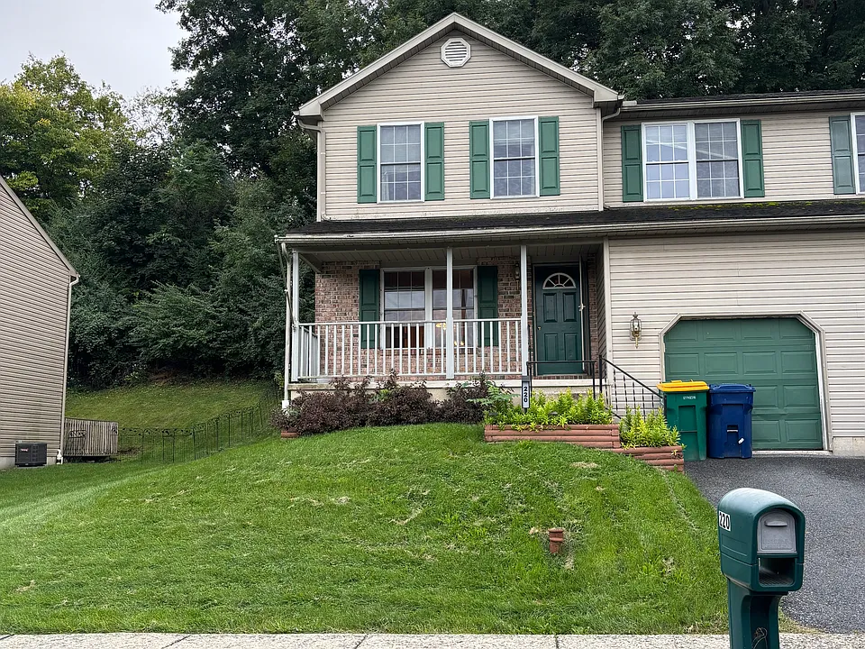 220 Bainbridge Cir