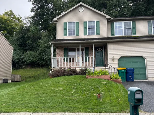 220 Bainbridge Cir, Sinking Spring, PA 19608