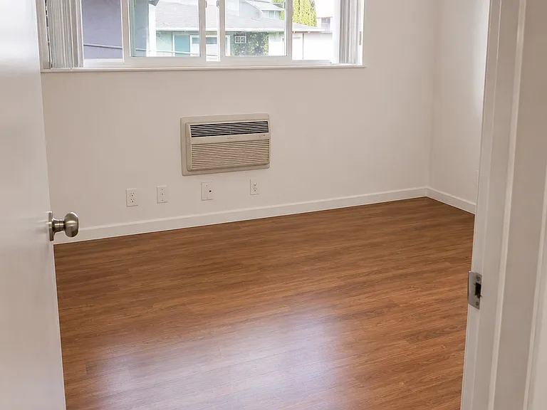 Pruneyard Garden Apartments — Photo 32