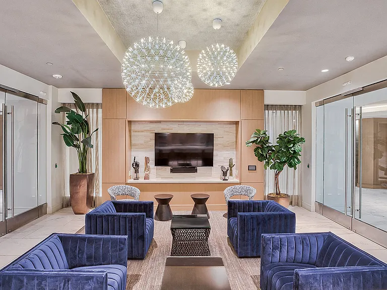 Grand lobby with WiFi and HDTV lounge