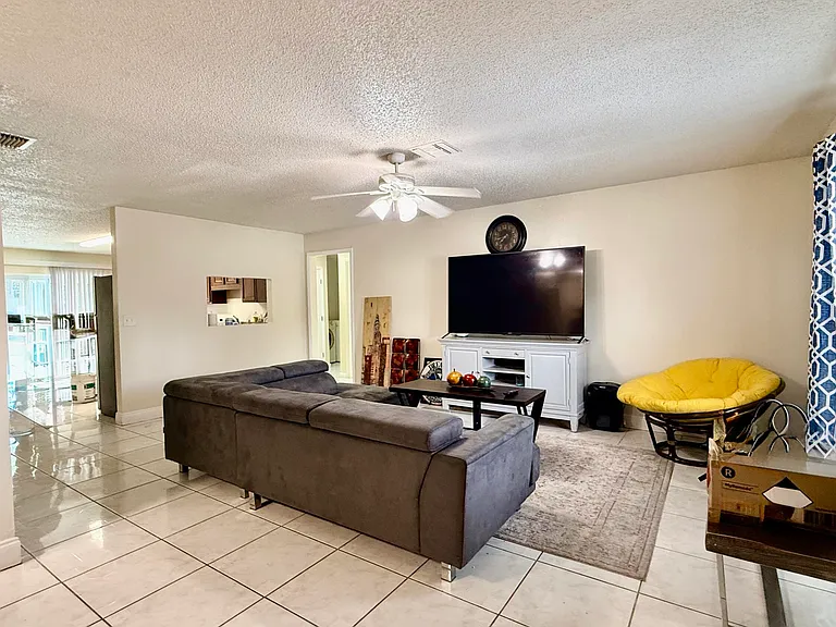 5913 Corson Pl — Photo 3