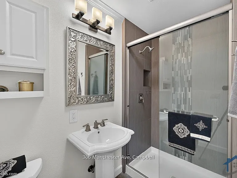 366 Manchester Ave — Photo 16