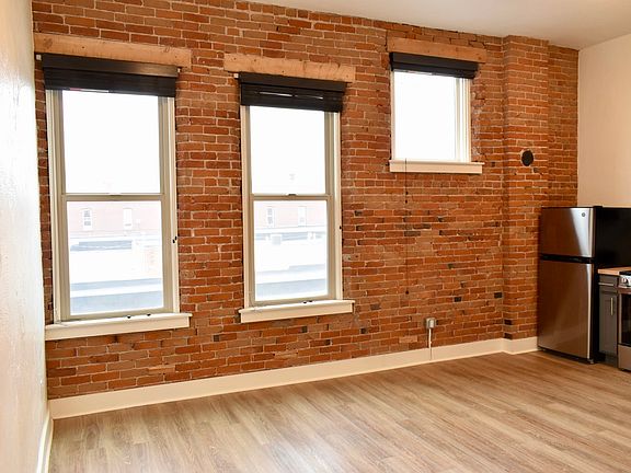 3rd image of 108 E Lewis St APT 6