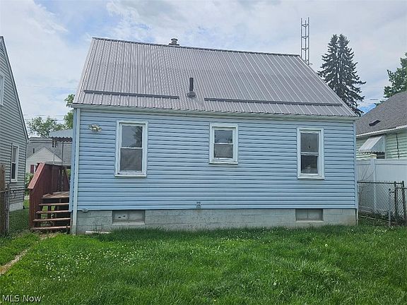2nd image of 1620 Sandwith Ave SW