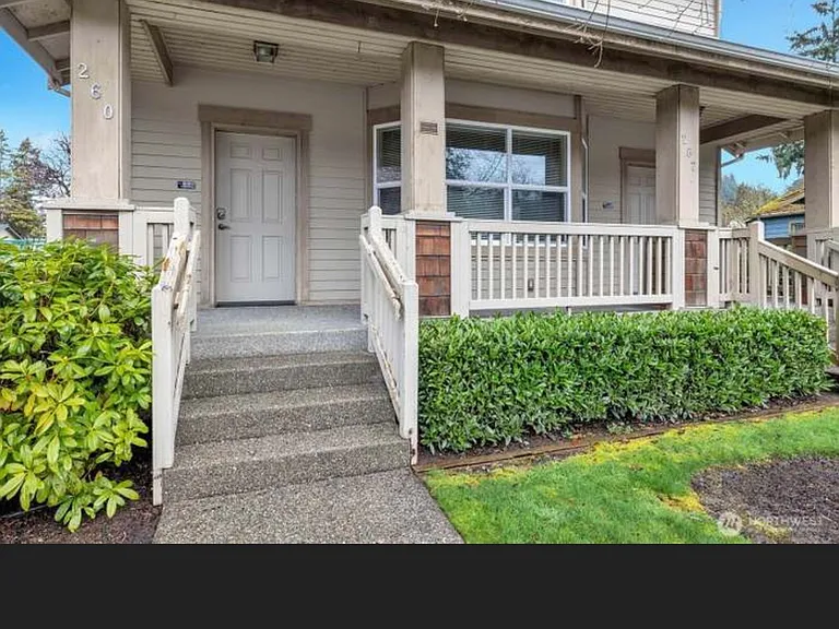 262 SE Andrews St — Photo 9