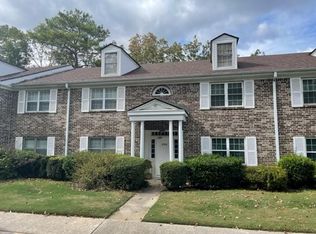 2102 Montreat Ln APT B, Vestavia Hills, AL 35216