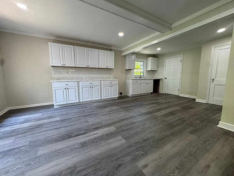 2818 Mallory St — Photo 5