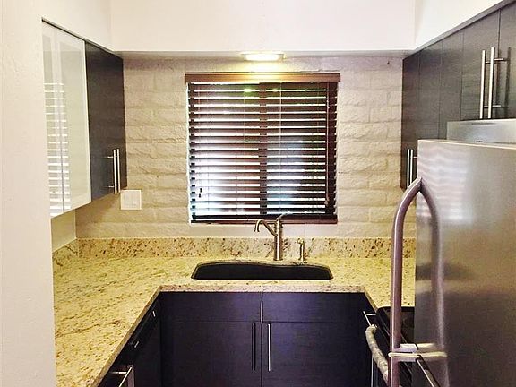 5th image of 3046 N 32nd St Unit 318