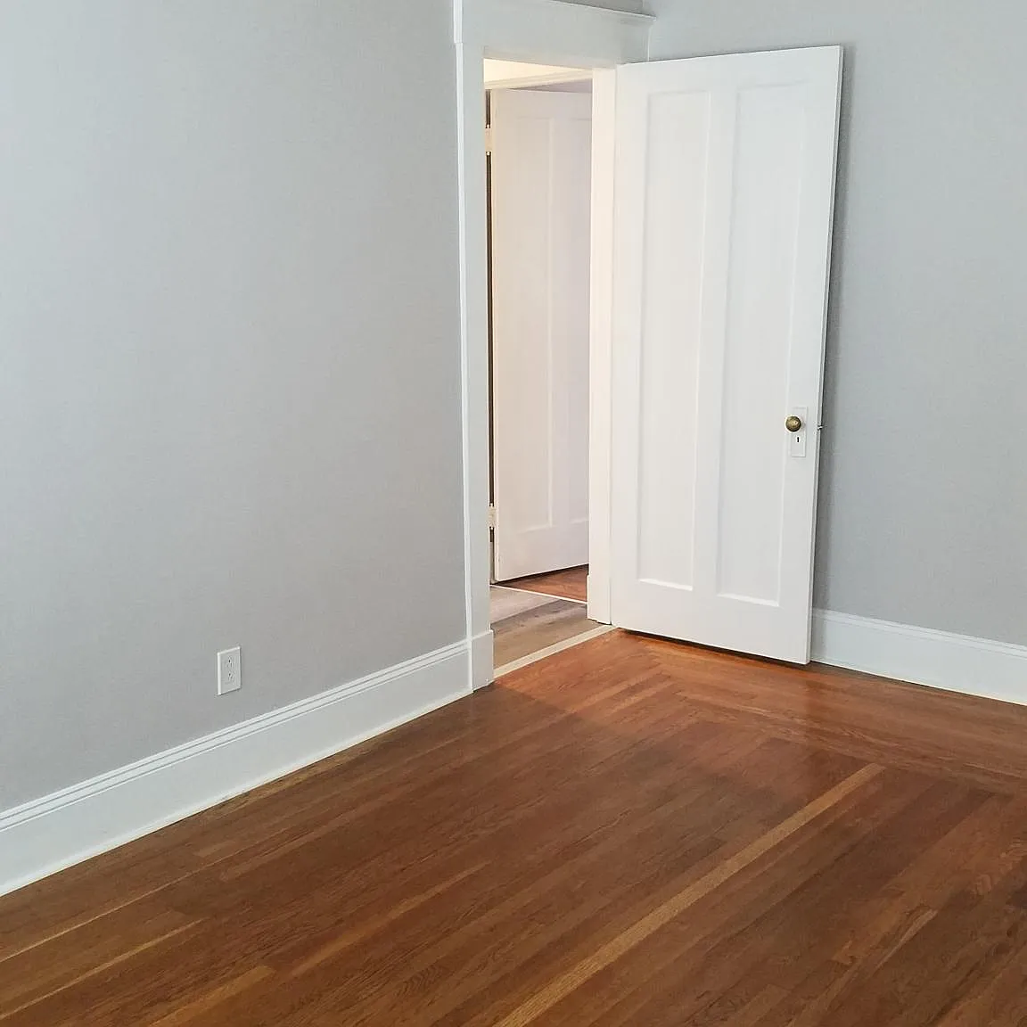 5 bed, 2300 sqft, $3,995 — Photo 4