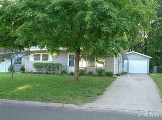 1504 Fenley St, Pekin, IL