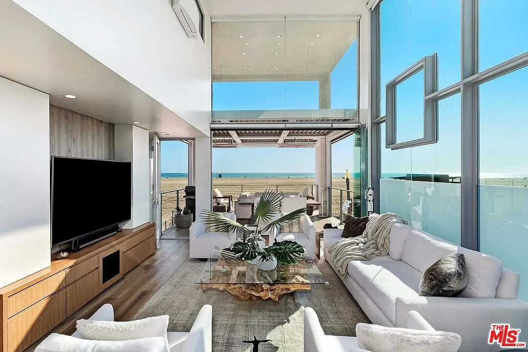 3 bed, 4.0 bath, 3197 sqft, $40,000 — Photo 2