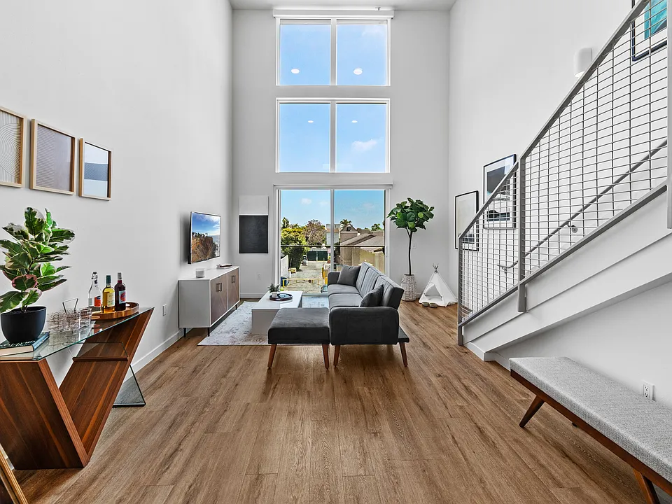 Vantage Mar Vista