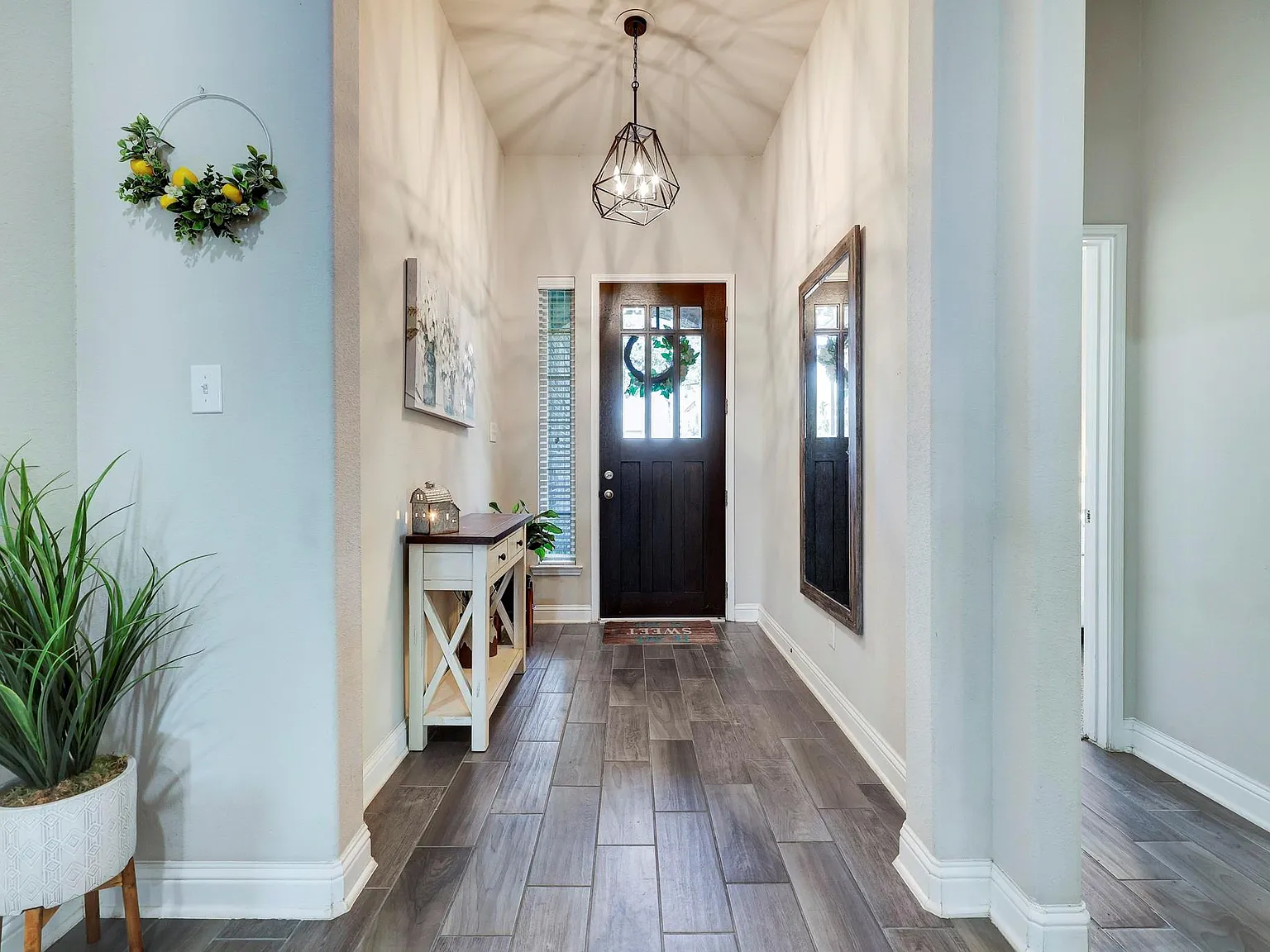 4 bed, 2.0 bath, 2227 sqft, $2,600 — Photo 4