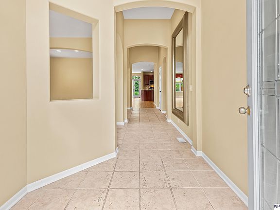 5th image of 607 S 180th Ave