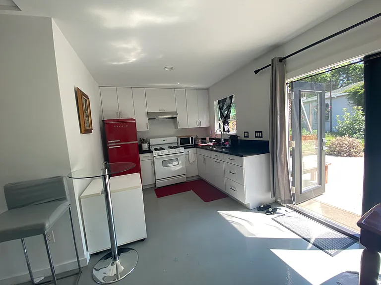 3047 Edgehill Dr — Photo 6