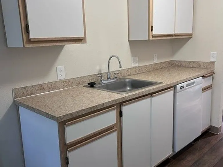 154-Sandy Dr Apts — Photo 30