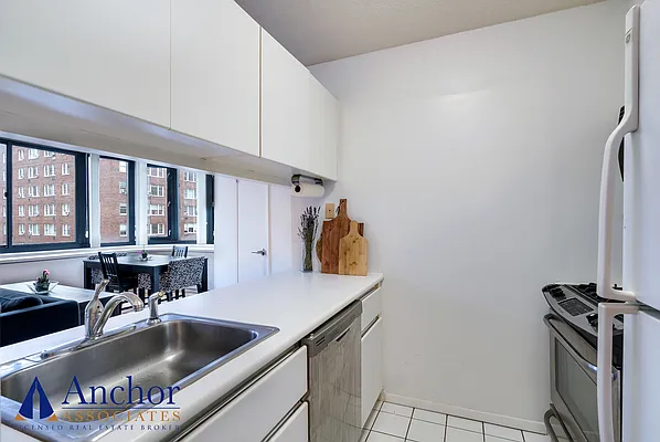 Rented by Anchor Associates | media 7