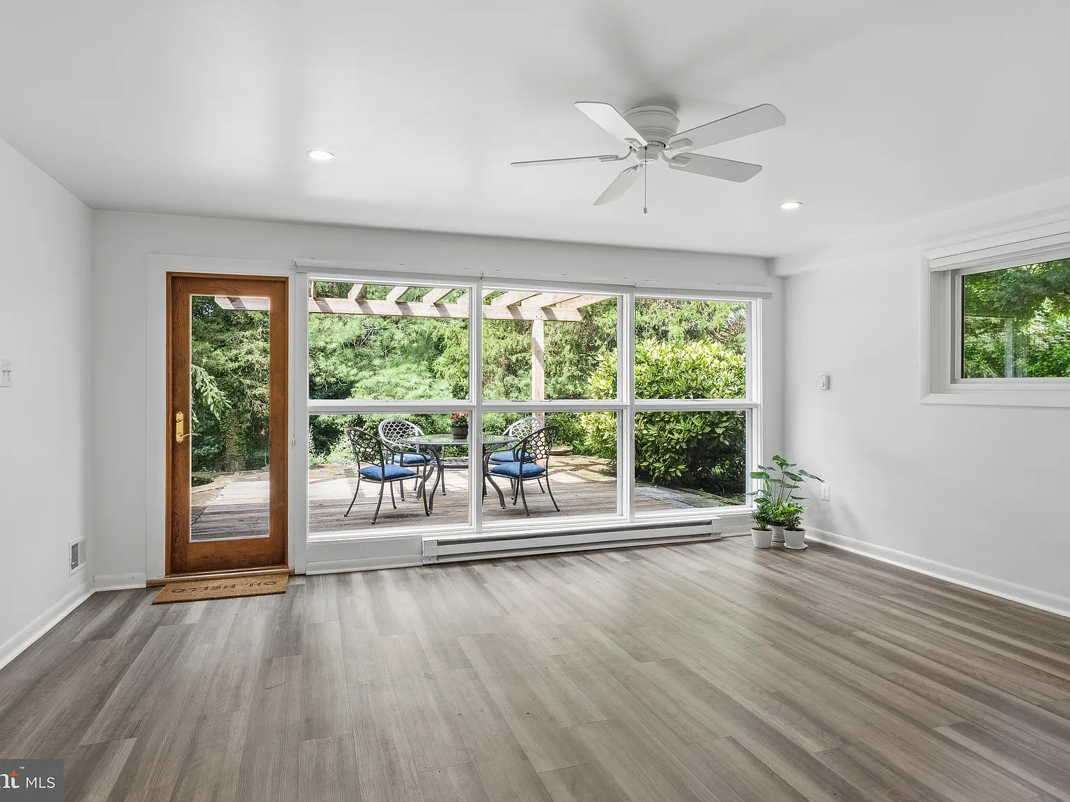 4 bed, 4.0 bath, 3200 sqft, $3,900 — Photo 4